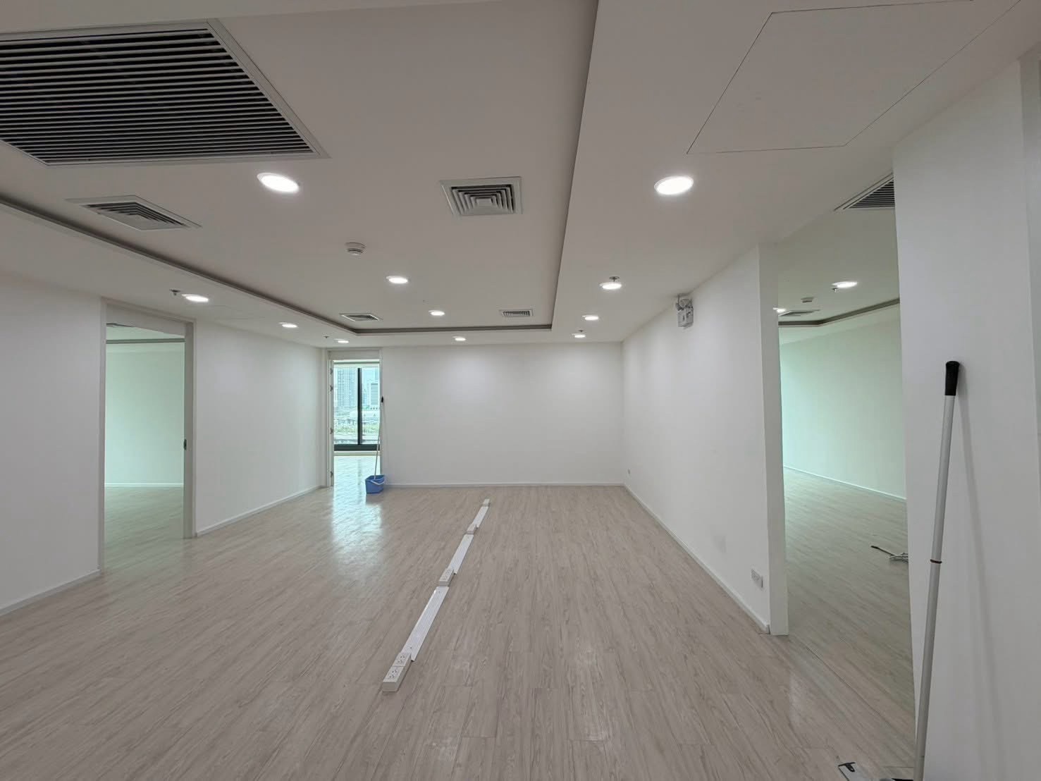 曼谷 汇权区 | Rama 9 MRT附近办公室出租 226平方米 租金700泰铢/平方米/月
