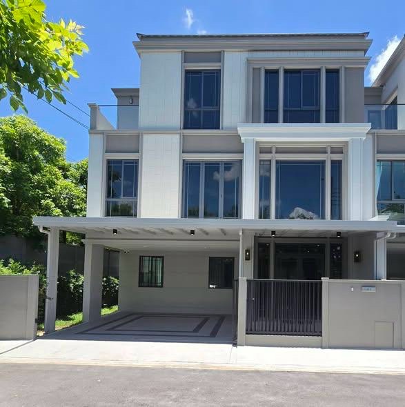 曼谷 瓦他那区 | Baan Klang Muang Classe Sukhumvit 77豪华联排别墅出租 2卧3卫214平方米 租金150,000泰铢/月