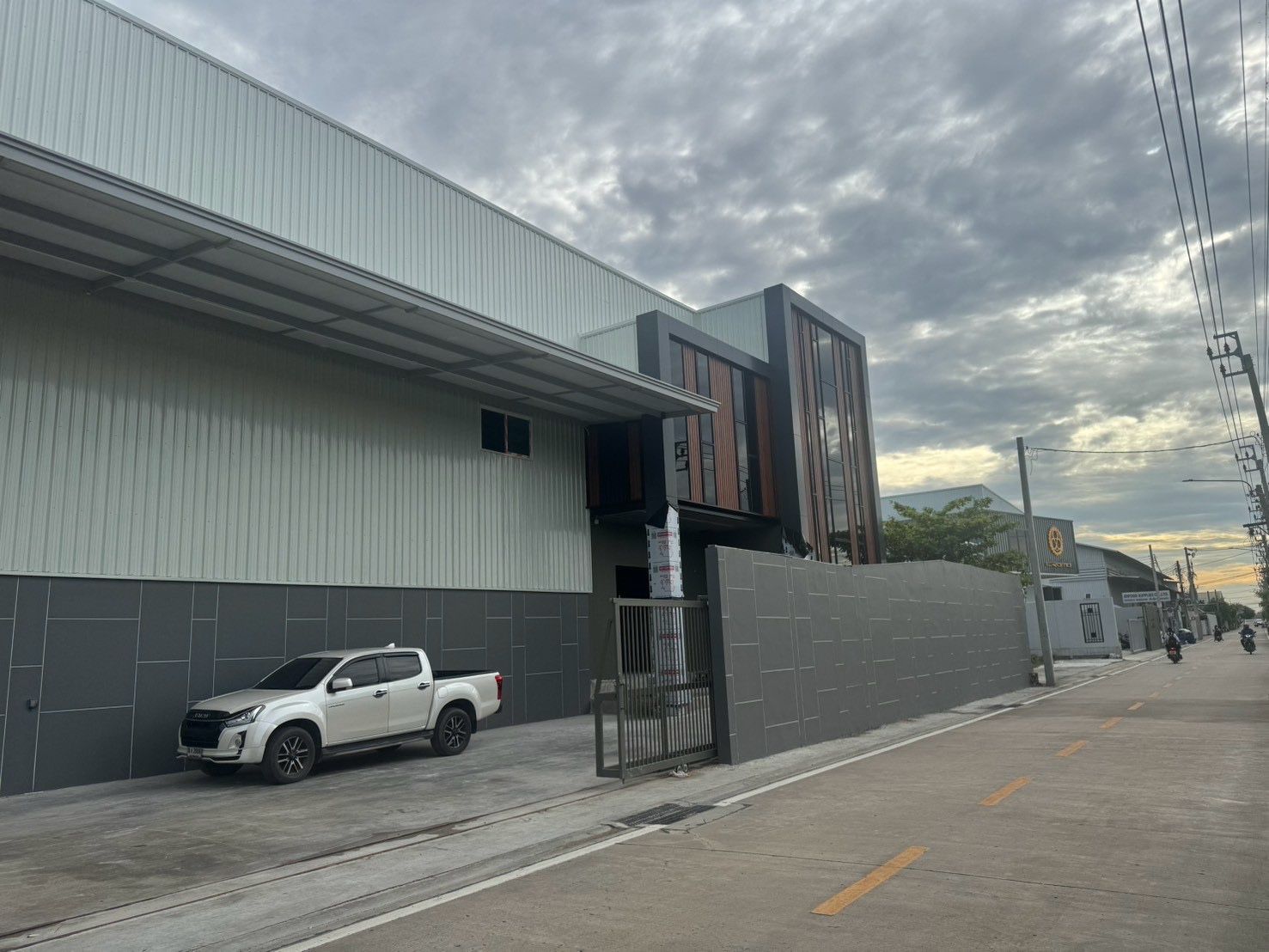 曼谷 拉甲邦区| Romklao 23仓库+办公室出租 1,366平方米 租金210,000泰铢/月
