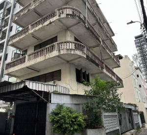 空讪区 | Krung Thonburi – Charoen Nakhon区域 商铺出售 11房 600平米 9500万泰铢