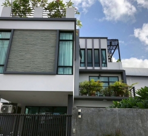 翁通郎区 | Lat Phrao，Ratchada地段 独栋别墅出租 3卧 300平米 100,000泰铢/月