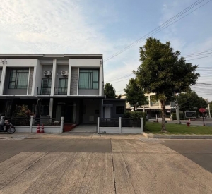 暖武里府 | Pleno Pinklao-Charan 联排别墅出售 3卧 100.71平米 500万泰铢