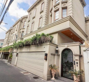 瓦他那区 | Ekkamai地段，市中心豪华联排别墅出租/售 4卧 846平米 出租480,000泰铢/月，出售7900万泰铢