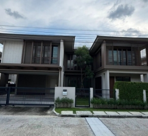 曼甲必区 | Burasiri Krungthepkreetha 独栋别墅出租/售 4卧 300平米 出租220,000泰铢/月，出售3500万泰铢