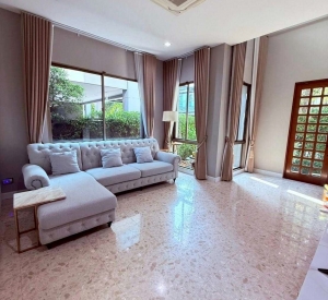 巴威区 | Grand Bangkok Boulevard Srinakarin 独栋别墅出租/出售 4卧 335平米 出租150,000泰铢/月，出售3800万泰铢