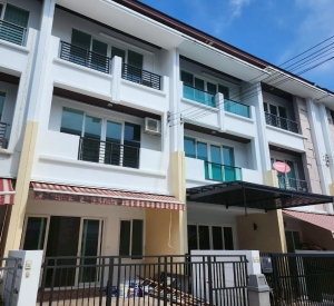 翁通郎区 | Baan Klang Muang S-Sense Rama 9 - Ladprao 联排别墅出租 4卧 84平米 42,000泰铢/月