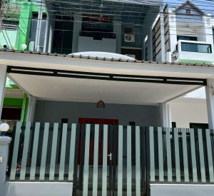 翁通郎区 | TOWN IN TOWN 联排别墅出租 4卧 390平米 32,000泰铢/月