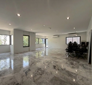 瓦他那区 | Home - Office Thong Lor 联排别墅出租 100,000泰铢/月（可注册公司）