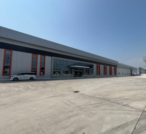 春武里晖凰国际工业园厂房出租；紫色用地 厂房面积4300～7200平米 每平米165泰铢/月