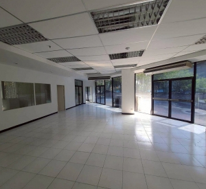 邻铃区 | Ratchada — Rama 9 办公室出租 312.46平米 每平米600泰铢/月