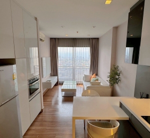 辉煌区 | Ivy Ampio Ratchada 公寓出租/出售 1卧 44.2平米 出租27,000泰铢/月，出售609万泰铢