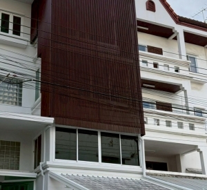 瓦他那区 | Home Office，Pridi Banomyong巷 联排别墅出租/出售 5房 350平米 出租65,000泰铢/月（可注册公司），出售1480万泰铢