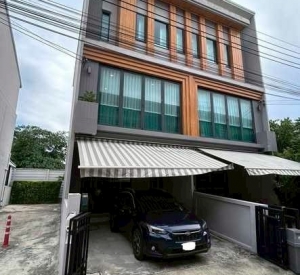 巴威区 | Eigen Pattanakarn联排别墅出租 3卧168平米 租金35,000泰铢/月