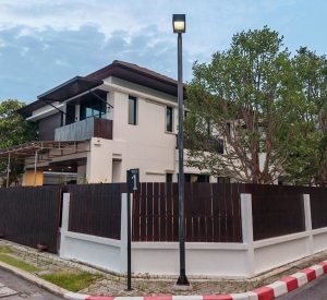 北榄府 邦披县 | Lake View Park Bangna独栋别墅出售/出租 3卧3卫200平方米 售价990万泰铢 / 租金75,000泰铢/月 宠物友好，可饲养宠物