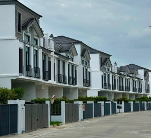 曼谷 挽那区 | Villaggio 3 Srinakarin–Bangna联排别墅出租 2卧3卫 租金42,000泰铢/月