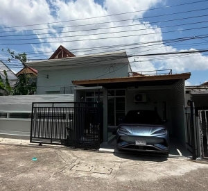 曼谷 拉抛区 | Ladprao 87独栋住宅出租/出售 2卧2卫43平方哇 租金24,000泰铢/月｜售价5,500,000泰铢 可注册公司
