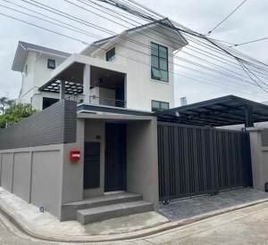 曼谷 邦赐区 | Bang Pho新建3层独栋别墅出租 4卧3.5卫300平方米 租金55,000泰铢/月