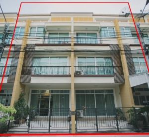 曼谷 叻抛区 | Lat Phrao 101巷3层Home Office出售/出租 300平方米 租金64,000泰铢/月｜售价960万泰铢，可办理公司注册