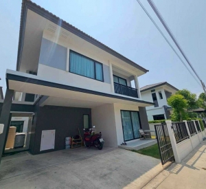 北榄府 邦博县 | Britannia Bangna–Suvarnabhumi独栋联排别墅出售/出租 3卧3卫 租金38,000泰铢/月｜售价5,200,000泰铢