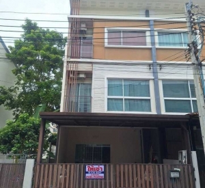 曼谷 Suan Luang区 | Villette City 3层联排别墅出租 4卧3卫250平方米 租金35,000泰铢/月