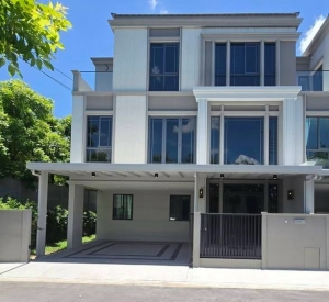 曼谷 瓦达纳区 | Baan Klang Muang Classe Sukhumvit 77豪华联排别墅出租 2卧3卫214平方米 租金150,000泰铢/月，可注册公司