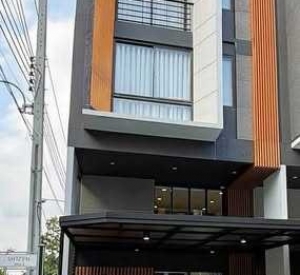 曼谷 萱銮区 | Shizen Phatthanakan 32转角联排别墅出租 210平方米 租金65,000泰铢/月