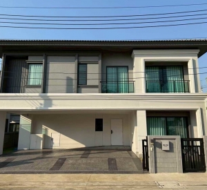 北榄府 邦披县 | Britannia Bangna–Srivaree独栋别墅出租 4卧5卫255平方米 租金85,000泰铢/月