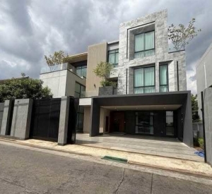 曼谷 萱銮区 | The ｍａｓｔｅｒ Sukhumvit–On Nut独栋别墅出租 4卧6卫587平方米 租金300,000泰铢/月