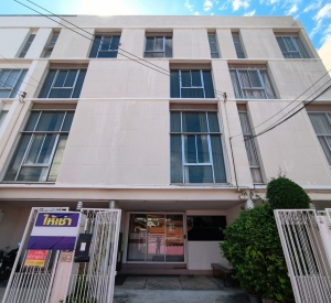 曼谷 汇权区 | Lat Phrao 31四层Home Office出租 370平方米 租金90,000泰铢/月，可注册公司