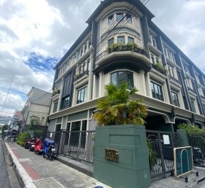 TIGER LANE 办公楼出售 4层494平米 9500万泰铢